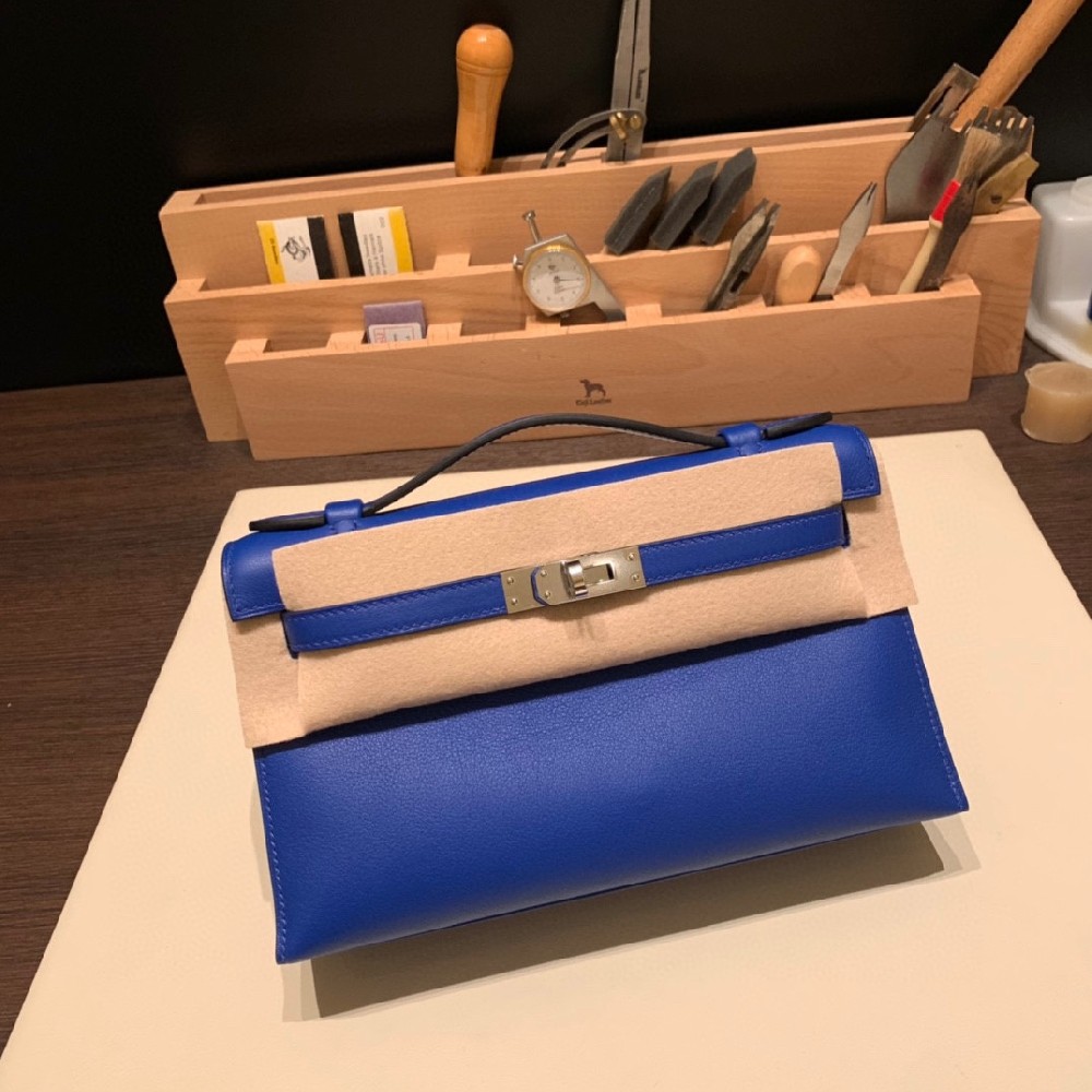 电光蓝 银扣 kelly pochette ❤️软软的swift皮 俏皮灵动的颜色 越看越好看