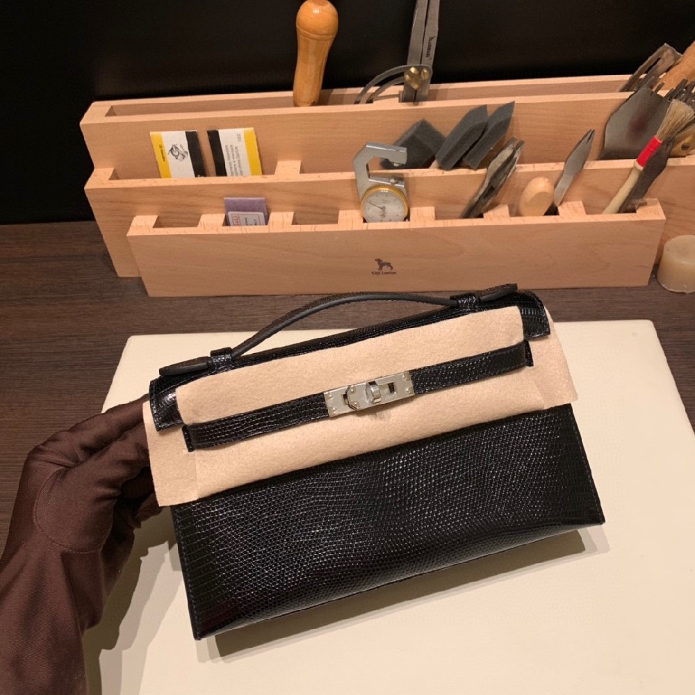 ⚡️⚡️毒物来袭💃🏻  现货不用等！kelly pochette  蜥蜴皮 百搭黑色银扣 老师傅纯手工打造美到让人窒息😱