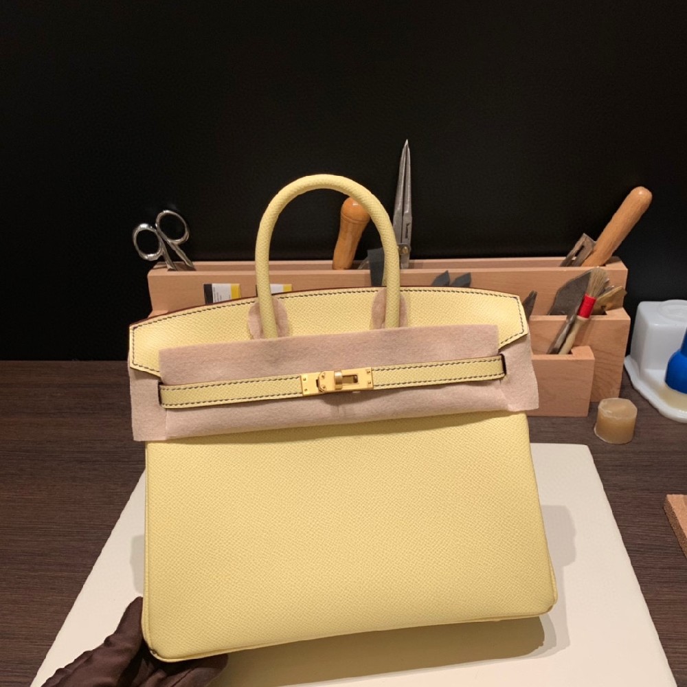 暗藏玄机的内拼色  25cm birkin epsom 小鸡黄内拼电光蓝 金扣 ❤️一打开就会看到的小惊喜 不单调 又柔和 蓝线点缀 吸睛又特别
