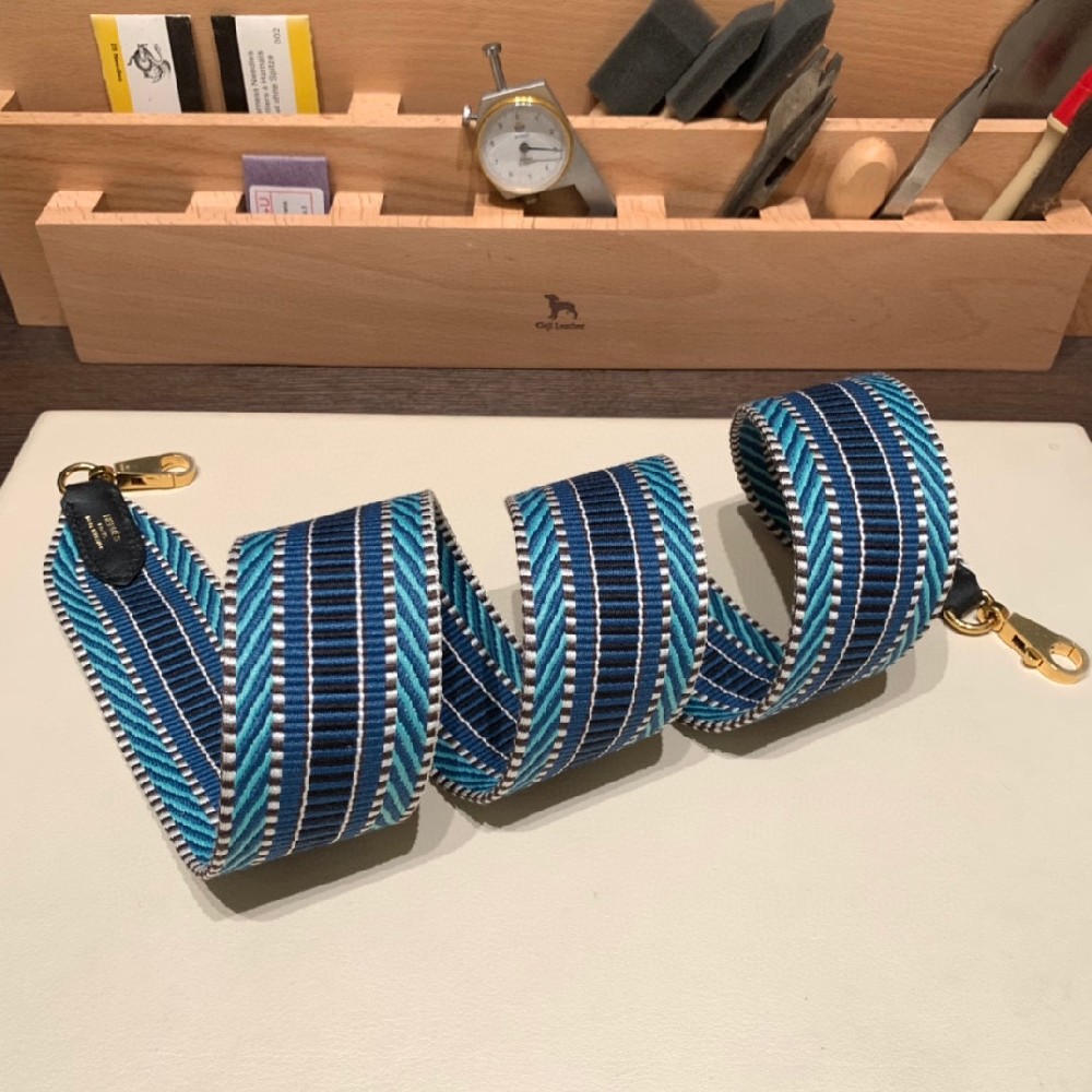 百搭 Sangle Cavale 肩带 宽版织带  必备百搭时尚单品！三个尺寸：75、85、105、