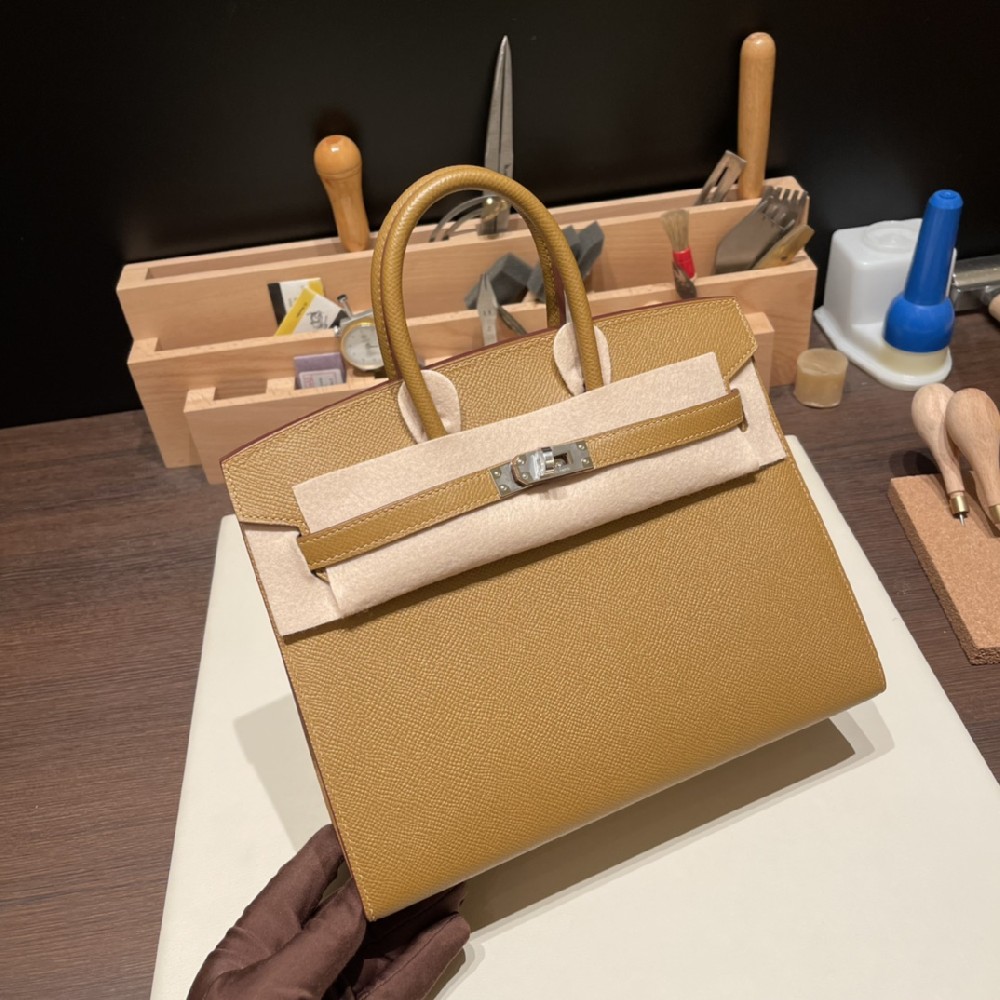 ❤️ Birkin Sellier 25 青铜色 银扣    高级罕见 不轻易撞色😊 外缝比内缝的包形更加硬挺 更洋气🥳