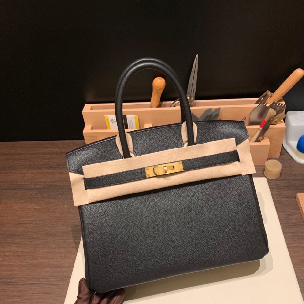 现货👏30cm birkin togo 黑色 金扣   经典百搭之王 也最难买 😊搭配金扣最好看