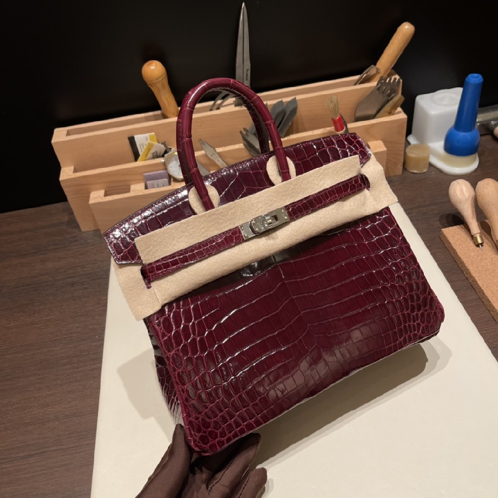 🌟in stock🌟🌈birkin 25  🐊nilo crocodile 57 波尔多酒红Bordeaux 银扣 气质女神必备 气场强大背起气场2米高[偷笑]