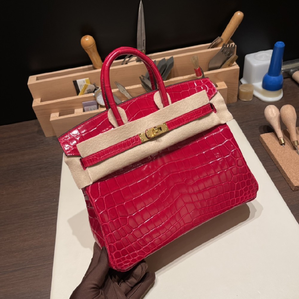 birkin 25亮面nilo   crocodile尼罗鳄鱼♥️Q5国旗红 金扣巨美小可爱😍白富美标配❤️