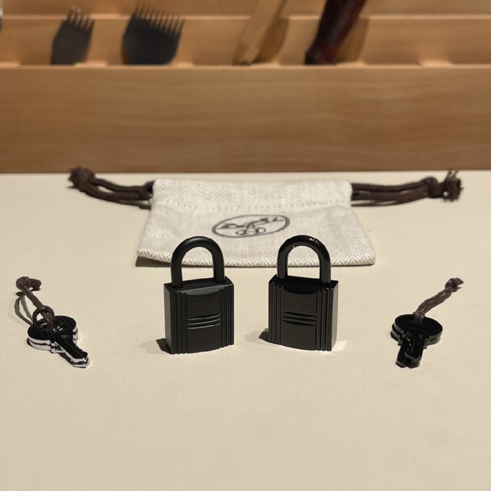 关于picotin 菜篮子 锁具:我们所谓精益求精 经过了半年时间的不断尝试 终于研究出对版的🔒 请您细品